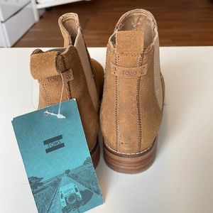 NWT TOMS suede Chelsea boots